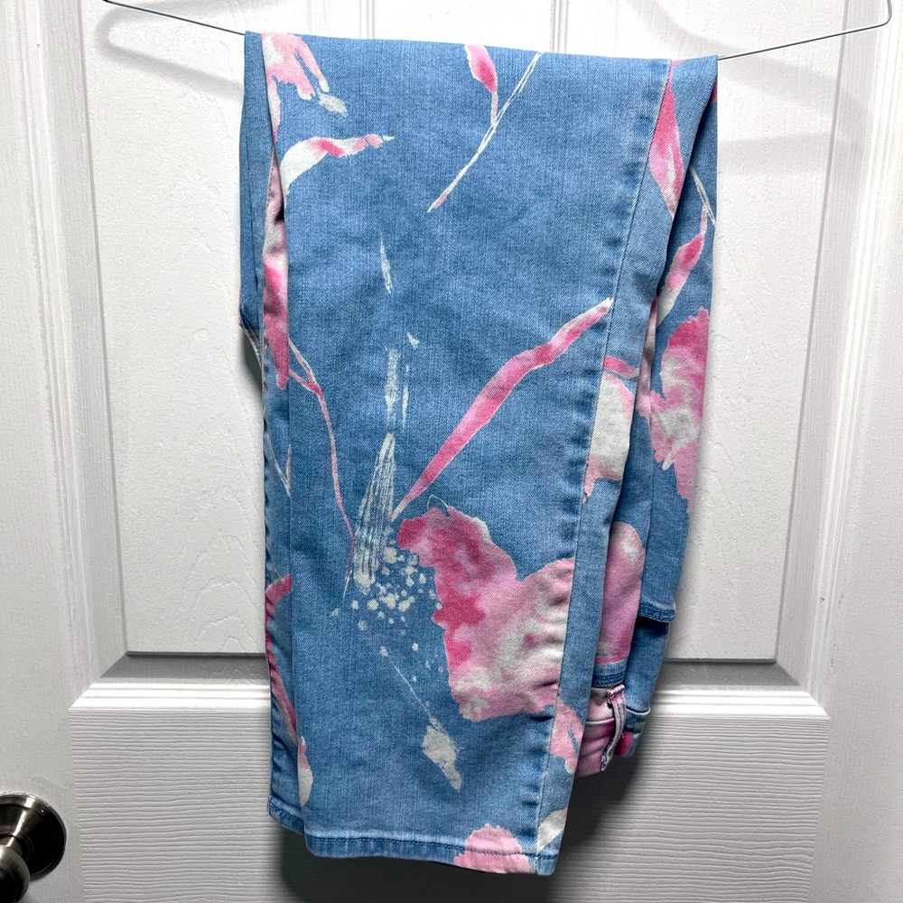 Chico’s size 2 (equal to a Large, or size 12) girlfriend jeans.